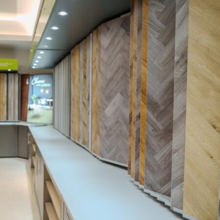 Laminate-stand-crossgates