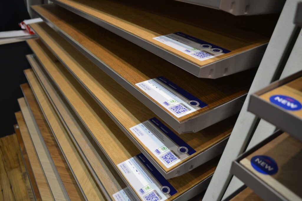 Wood stand quickstep